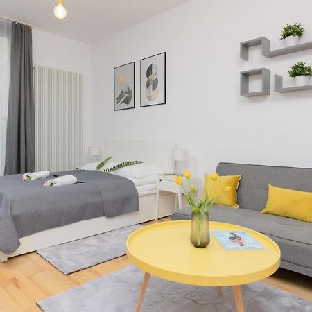 Warsaw Wola Apartment Near Nocny Market By Noclegi Renters Exterior foto