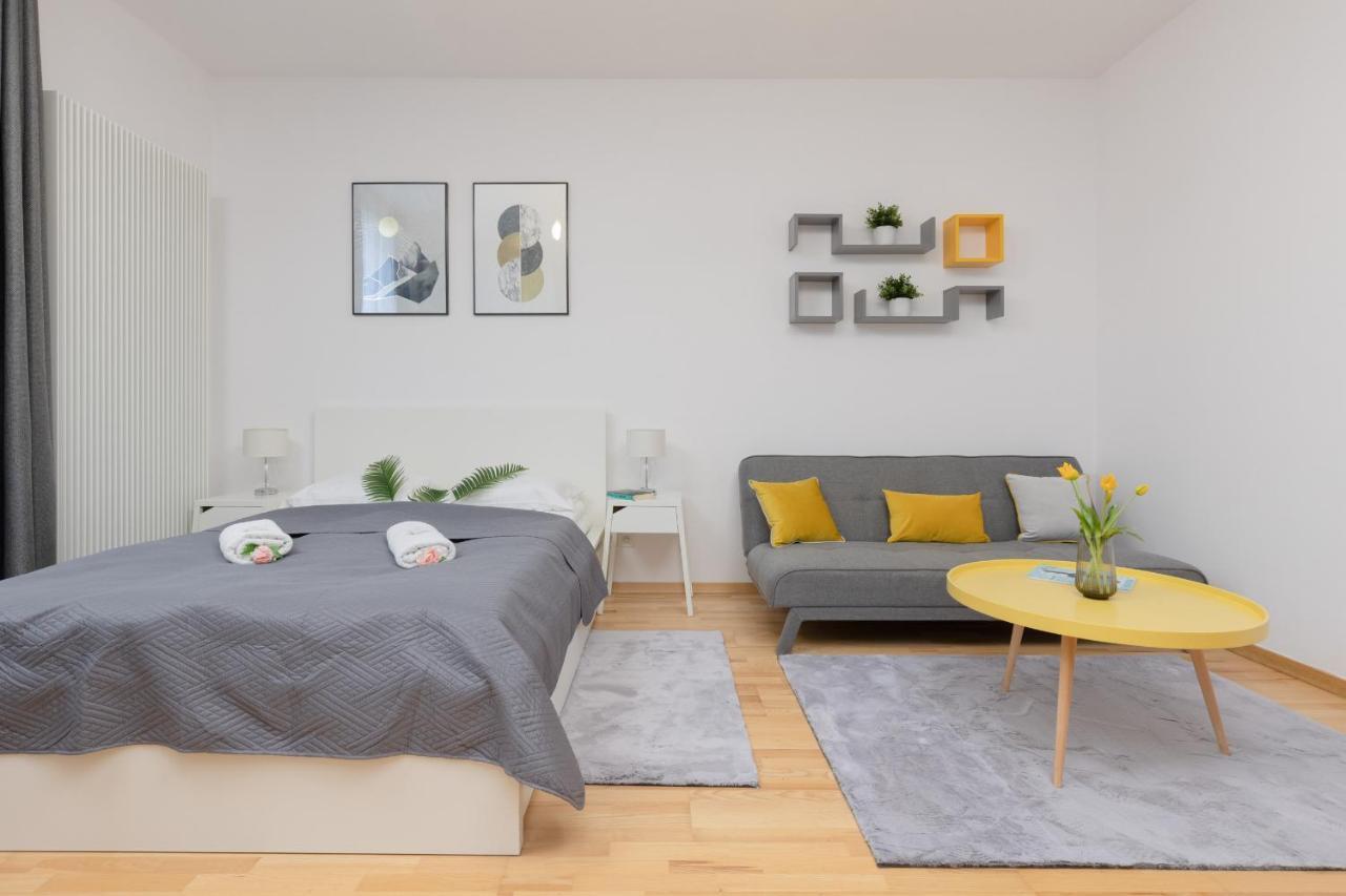 Warsaw Wola Apartment Near Nocny Market By Noclegi Renters Exterior foto