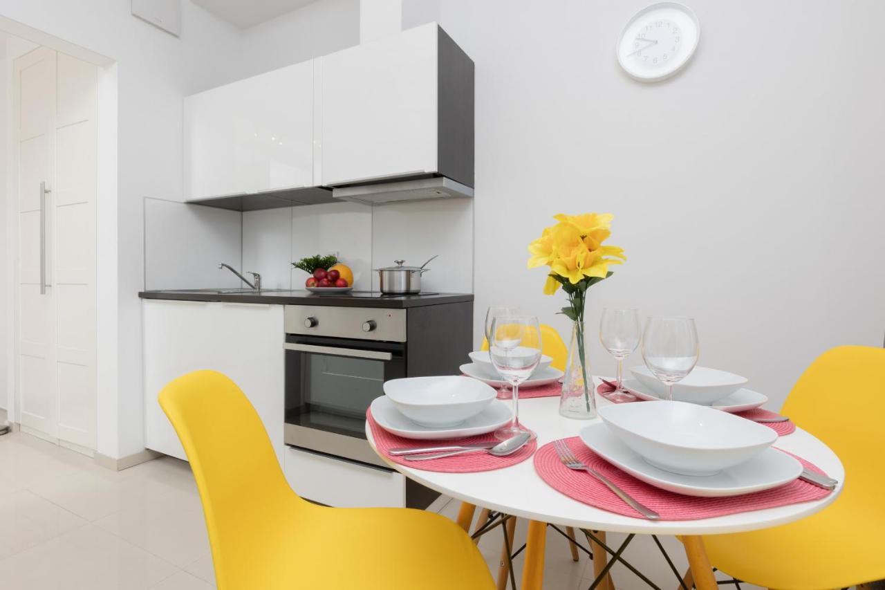 Warsaw Wola Apartment Near Nocny Market By Noclegi Renters Exterior foto